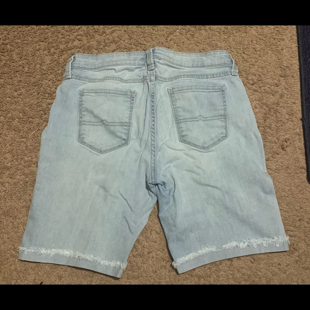 arizona jean, light blue jean shorts, size 7 - Picture 2 of 3